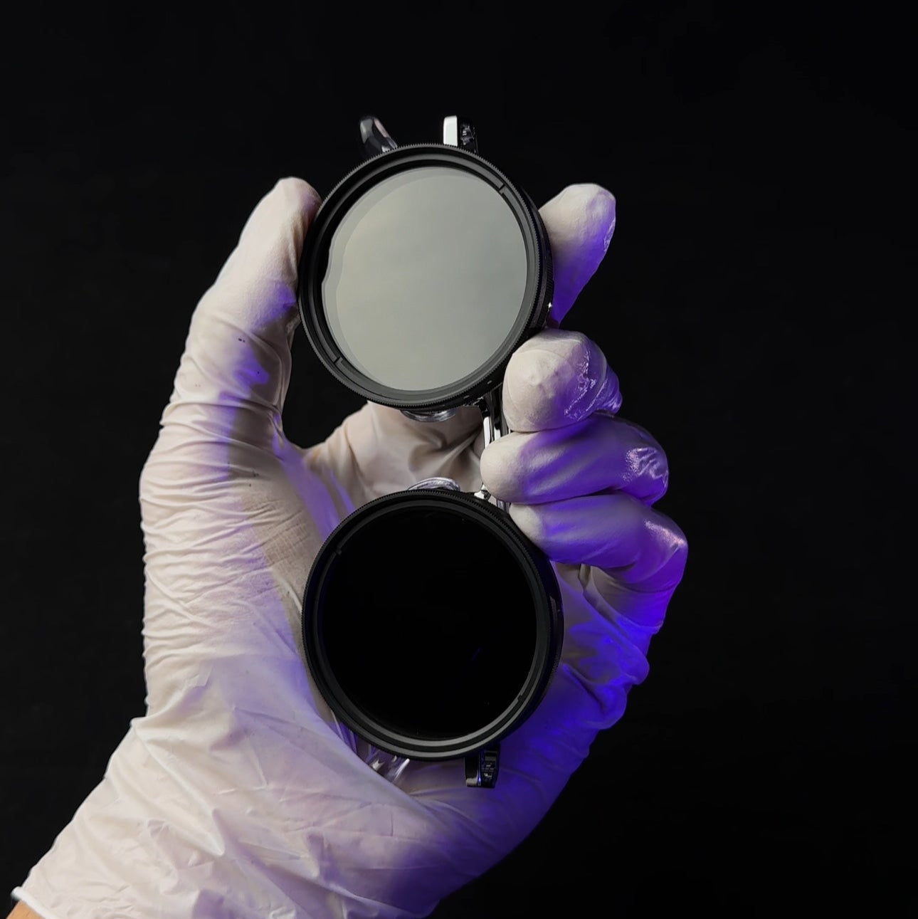 Polarized sunglasses that adapt to light